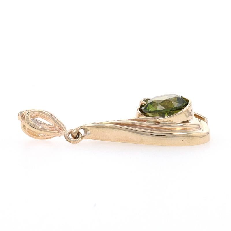 Round Cut Yellow Gold Peridot Solitaire Pendant - 14k Round 1.70ct Teardrop Twist For Sale