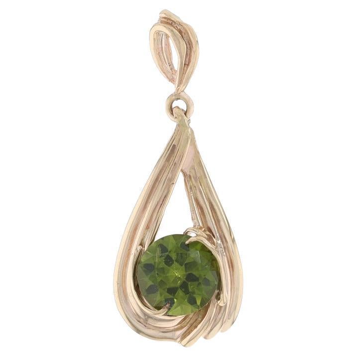 Yellow Gold Peridot Solitaire Pendant - 14k Round 1.70ct Teardrop Twist For Sale