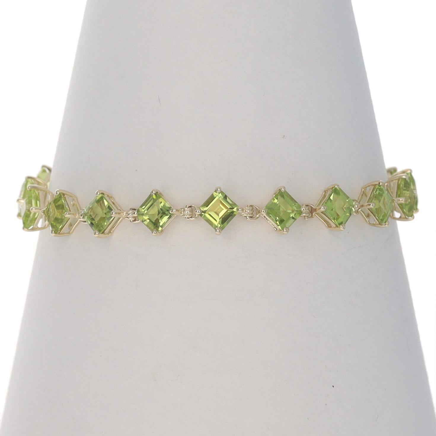 Taille carrée Bracelet de tennis en or jaune avec péridot - 10k Square 13.00ctw en vente