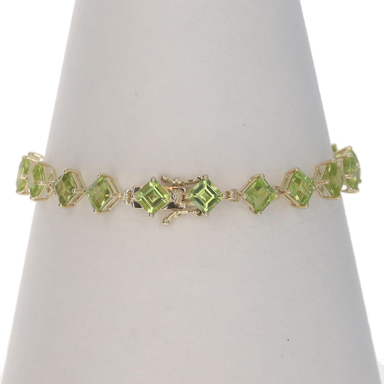 Bracelet de tennis en or jaune avec péridot - 10k Square 13.00ctw Excellent état - En vente à Greensboro, NC
