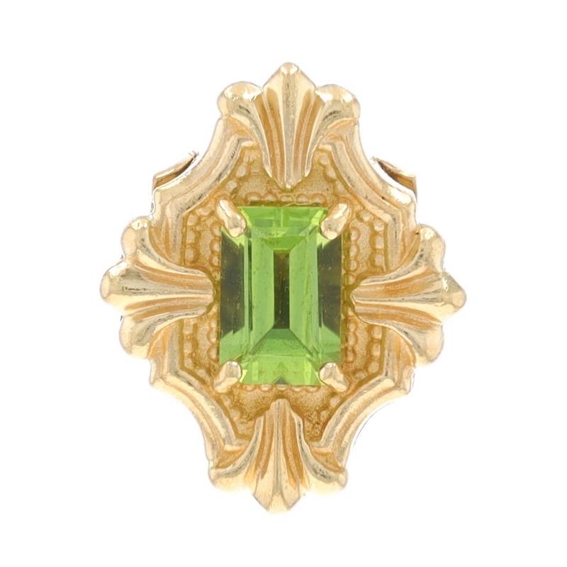 Époque : Vintage

Contenu du métal : Or jaune 14k

Informations sur les pierres

Péridot naturel
Carat(s) : .38ct
Coupe : Baguette
Couleur : Vert

Total des carats : .38ct

Style : Breloque solitaire à glissière

Mesures

Haut : 5/8
