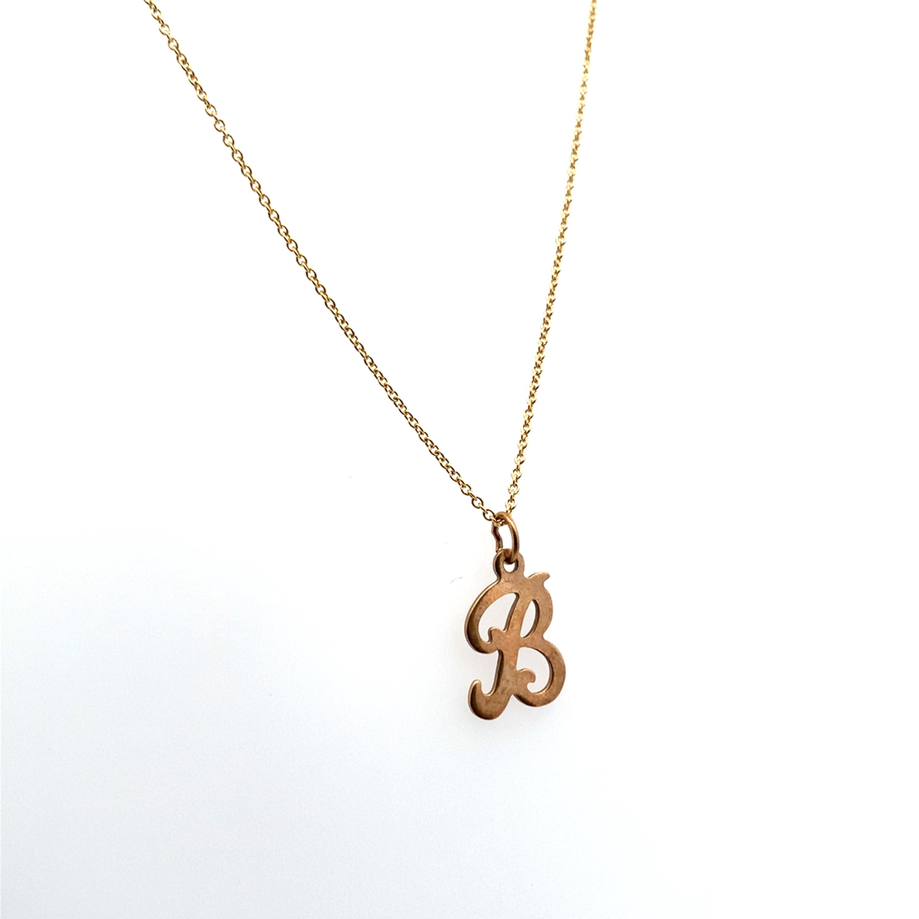 Yellow gold personalised B letter initial necklace In New Condition For Sale In London, GB