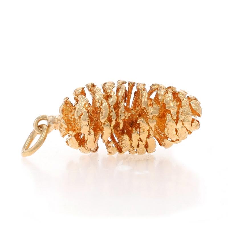 Yellow Gold Pinecone Charm - 14k North Carolina State Pine Tree Nature im Zustand „Hervorragend“ im Angebot in Greensboro, NC