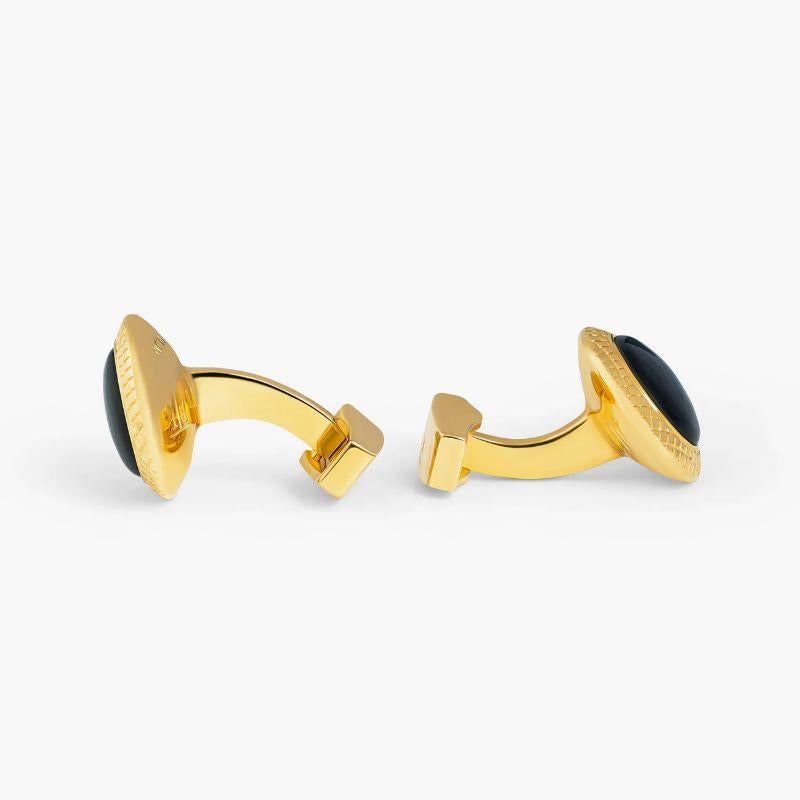 Yellow gold plated Bullseye cufflinks with onyx

Our classic round cufflinks feature semi-precious stones and our signature diamond pattern. The perfect pairing for the ultimate business collection. Finished with yellow gold plated base metal and