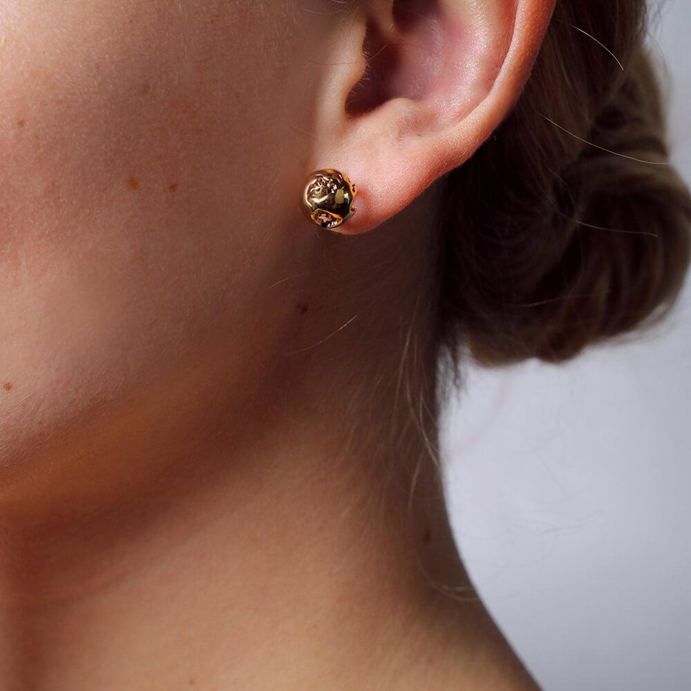 Yellow gold plated Earth studs Earrings In New Condition For Sale In Newark, DE