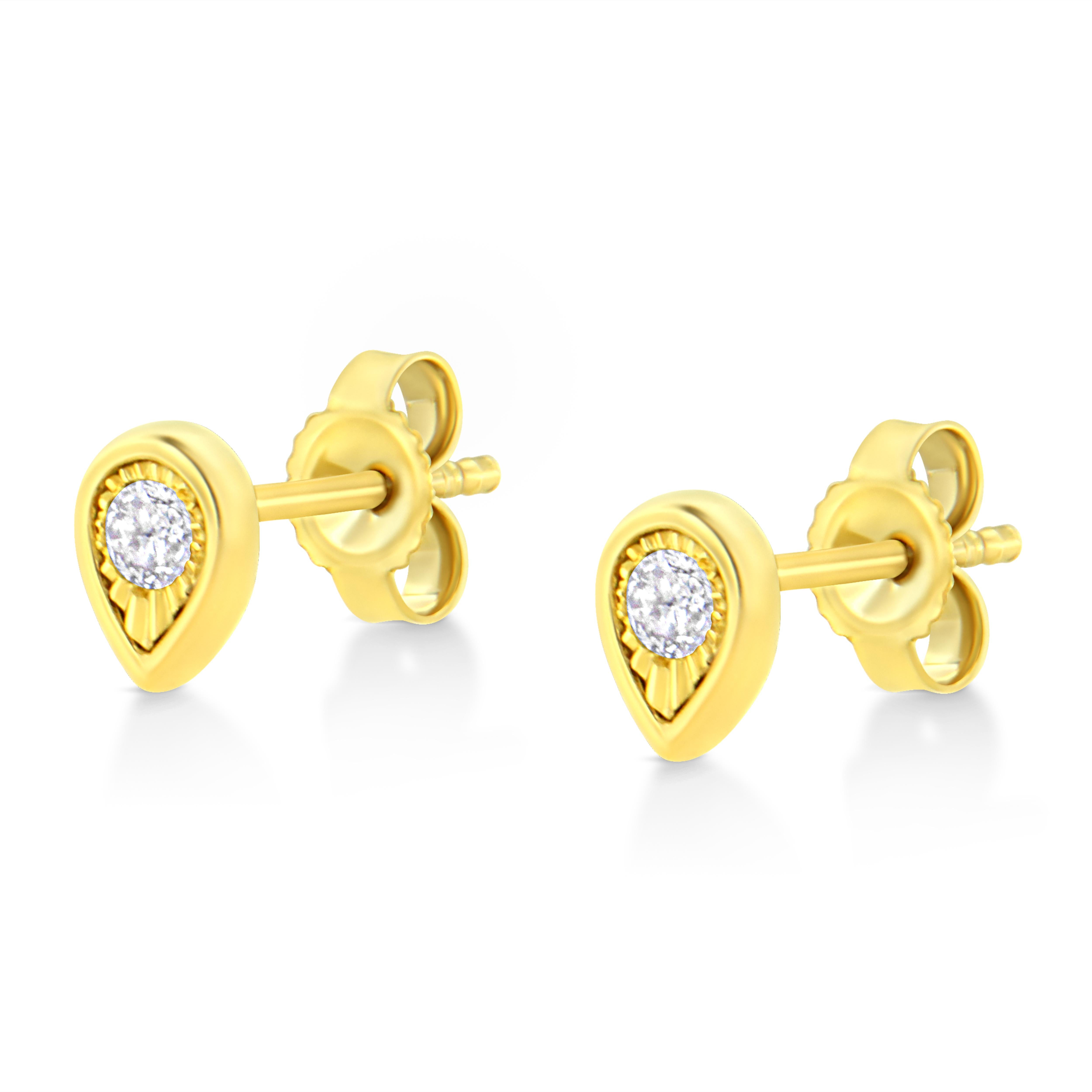 Contemporary Yellow Gold Plated Sterling Silver 1/10 Carat Diamond Pear Shape Stud Earrings For Sale
