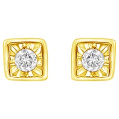 Clous d'oreilles carrés en or jaune plaqué argent sterling avec diamants de 1/10 carat
