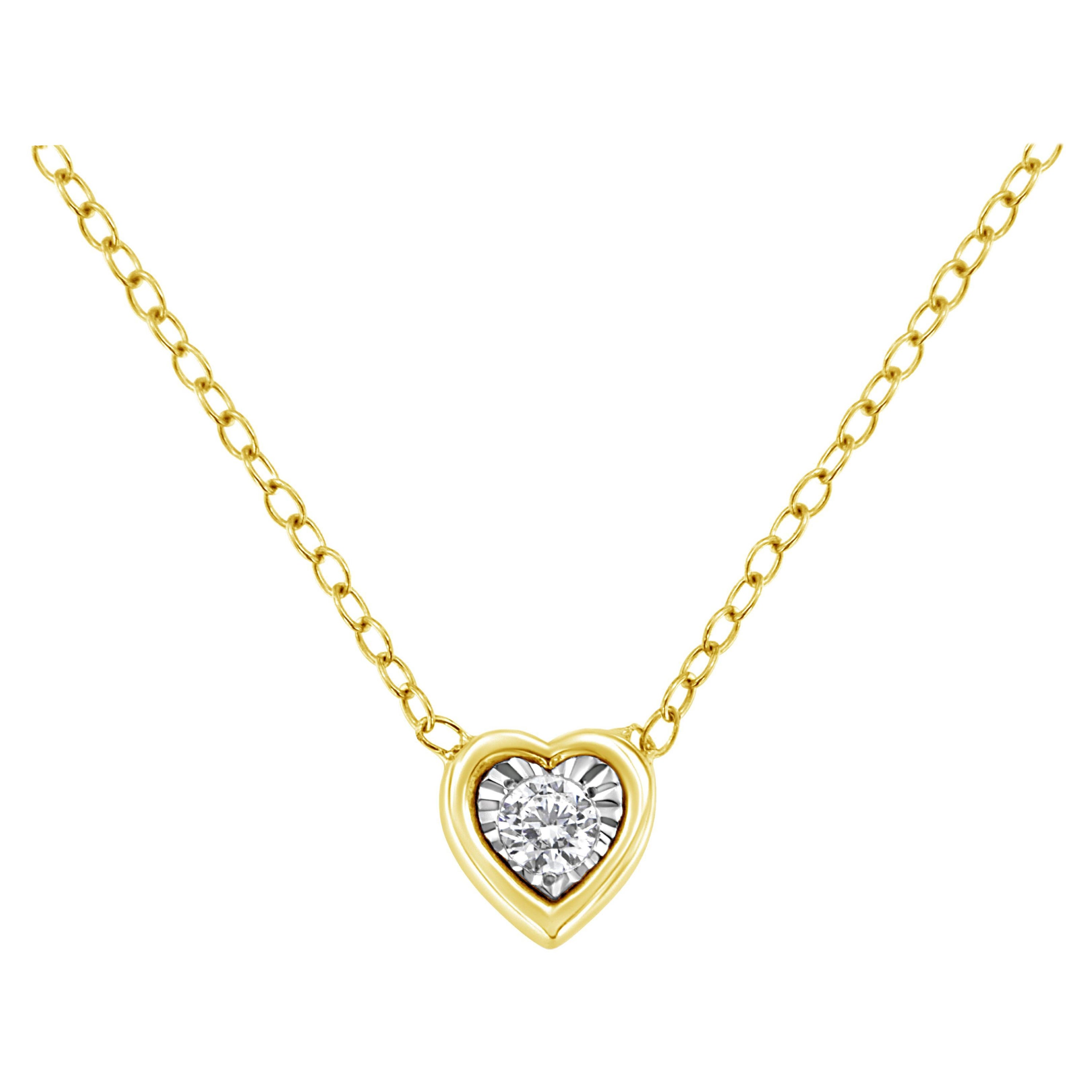 Collar con Colgante en Forma de Corazón de Plata de Ley Chapada en Oro Amarillo de 1/10 Ct de Diamante en venta
