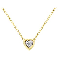 Collar con Colgante en Forma de Corazón de Plata de Ley Chapada en Oro Amarillo de 1/10 Ct de Diamante