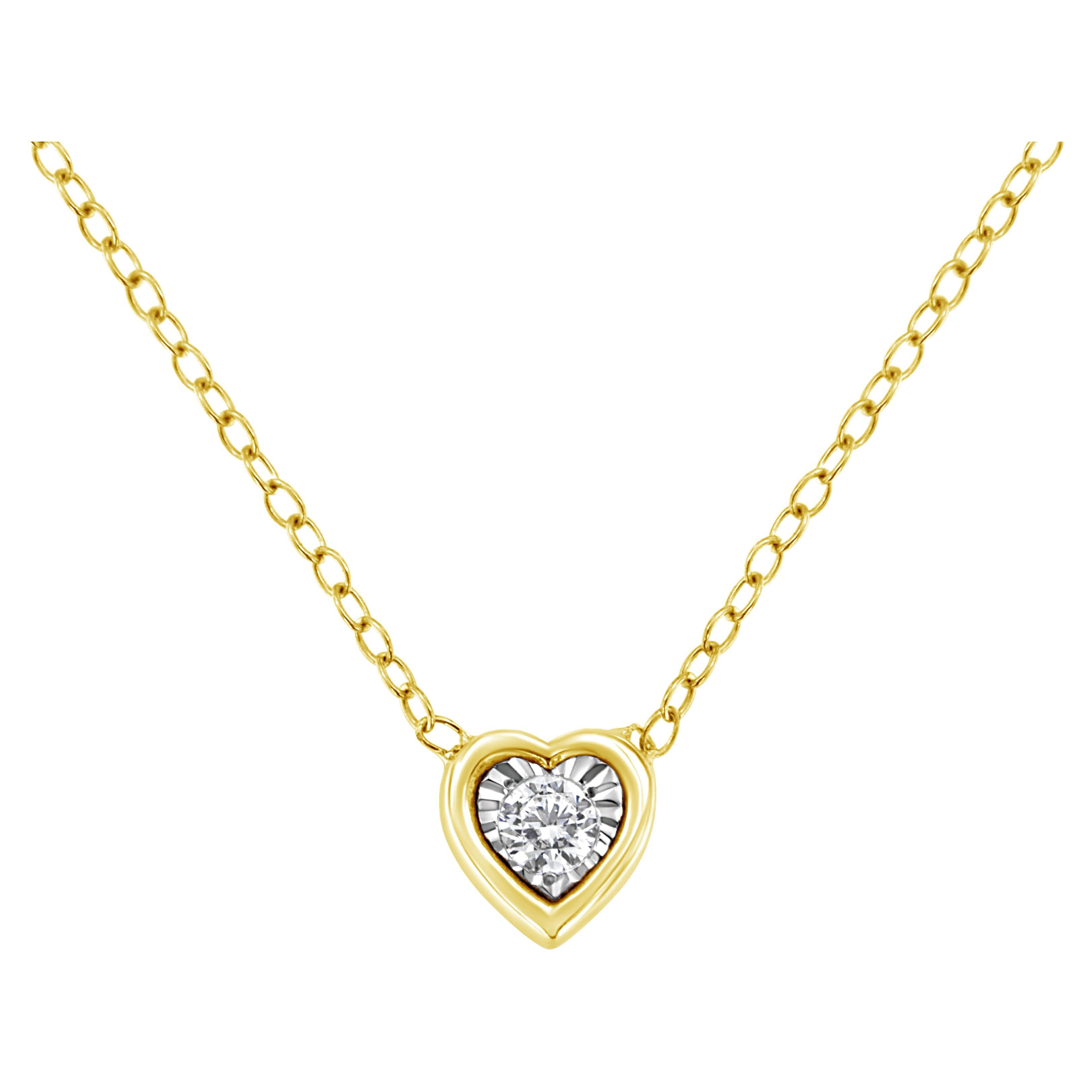 Collier pendentif en forme de cœur en or jaune plaqué argent sterling et diamants 1/10 carat