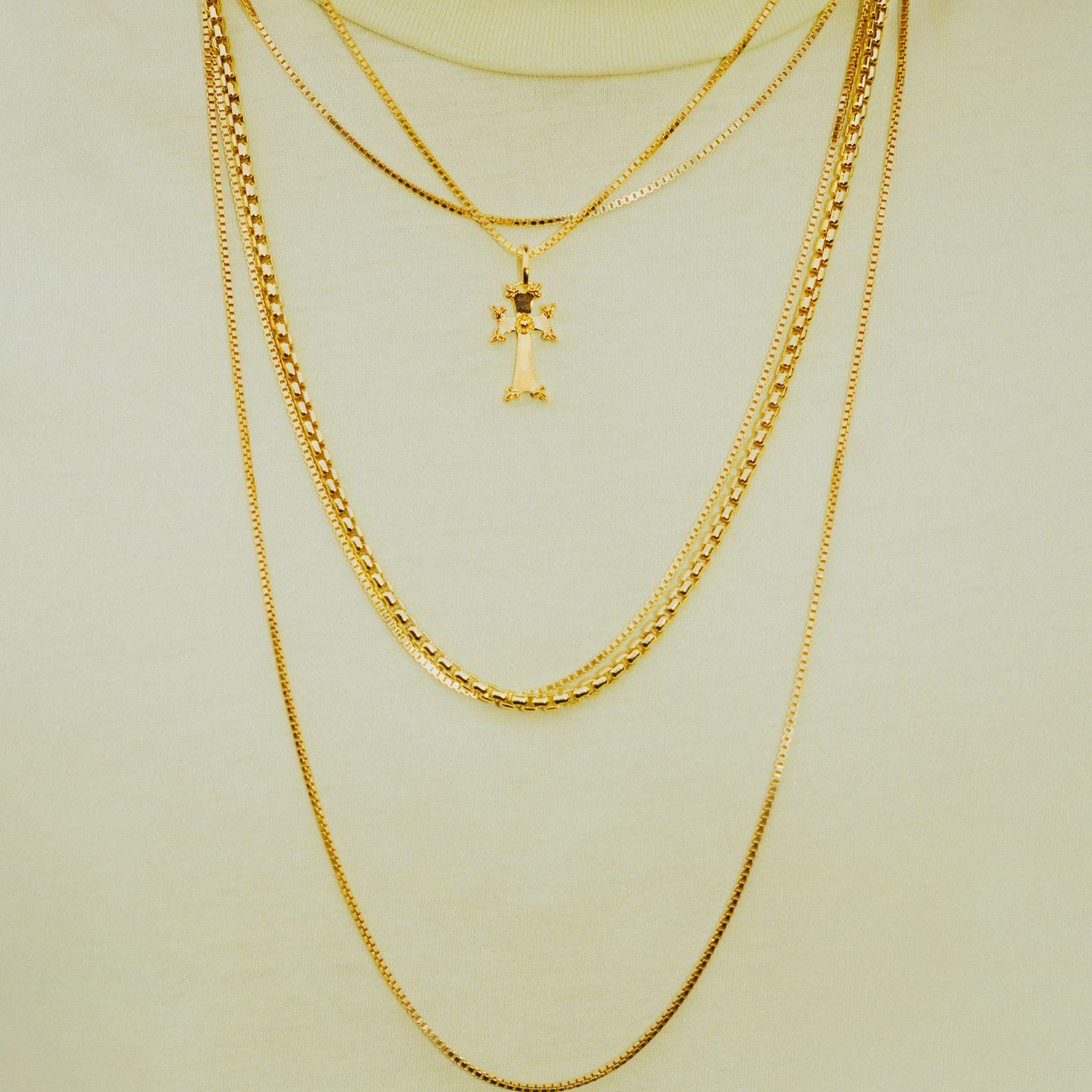 Gelbgold-Halskette aus Sterlingsilber mit Schachtelkette, Größe L

Bleiben Sie im aktuellen Trend der vergoldeten Accessoires, indem Sie sich mit dieser polierten 2-Mikron-Kette aus vergoldetem Silber einkleiden. Die kastenförmigen Glieder sind
