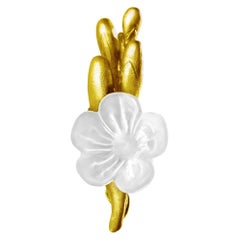 Broche contemporaine en argent sterling plaqué or jaune avec fleur en quartz
