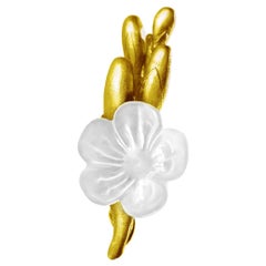 Yellow Gold-Plated Sterling Silver Contemporary Cocktail Ring with Quartz Flower