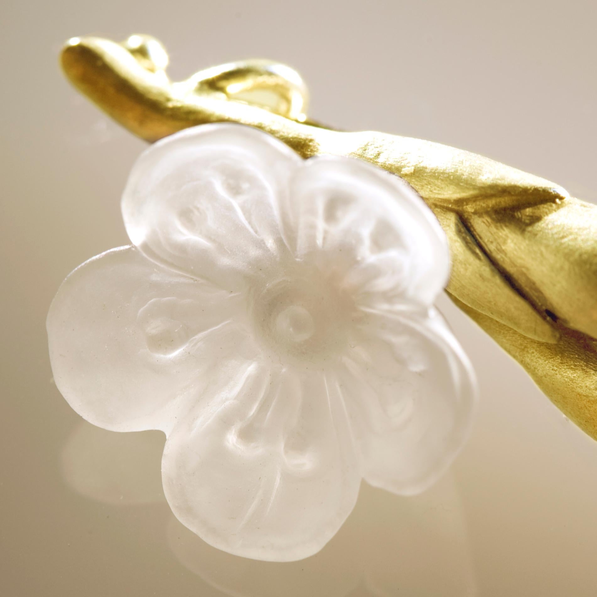 Boucles d'oreilles contemporaines en argent sterling plaqué or jaune avec fleur en quartz Unisexe en vente