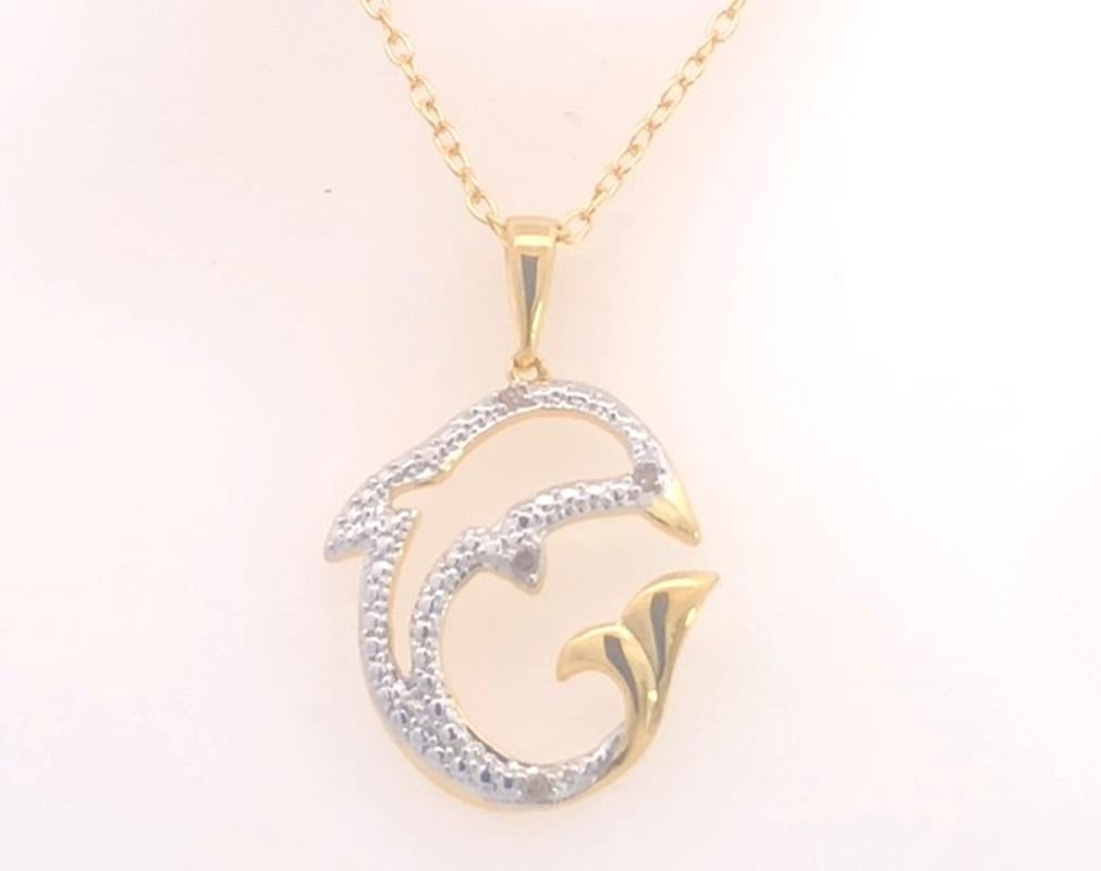 Halskette mit Delphin-Anhänger, Gelbgold Platin Sterlingsilber Diamant akzentuiert Delphin (Rundschliff) im Angebot