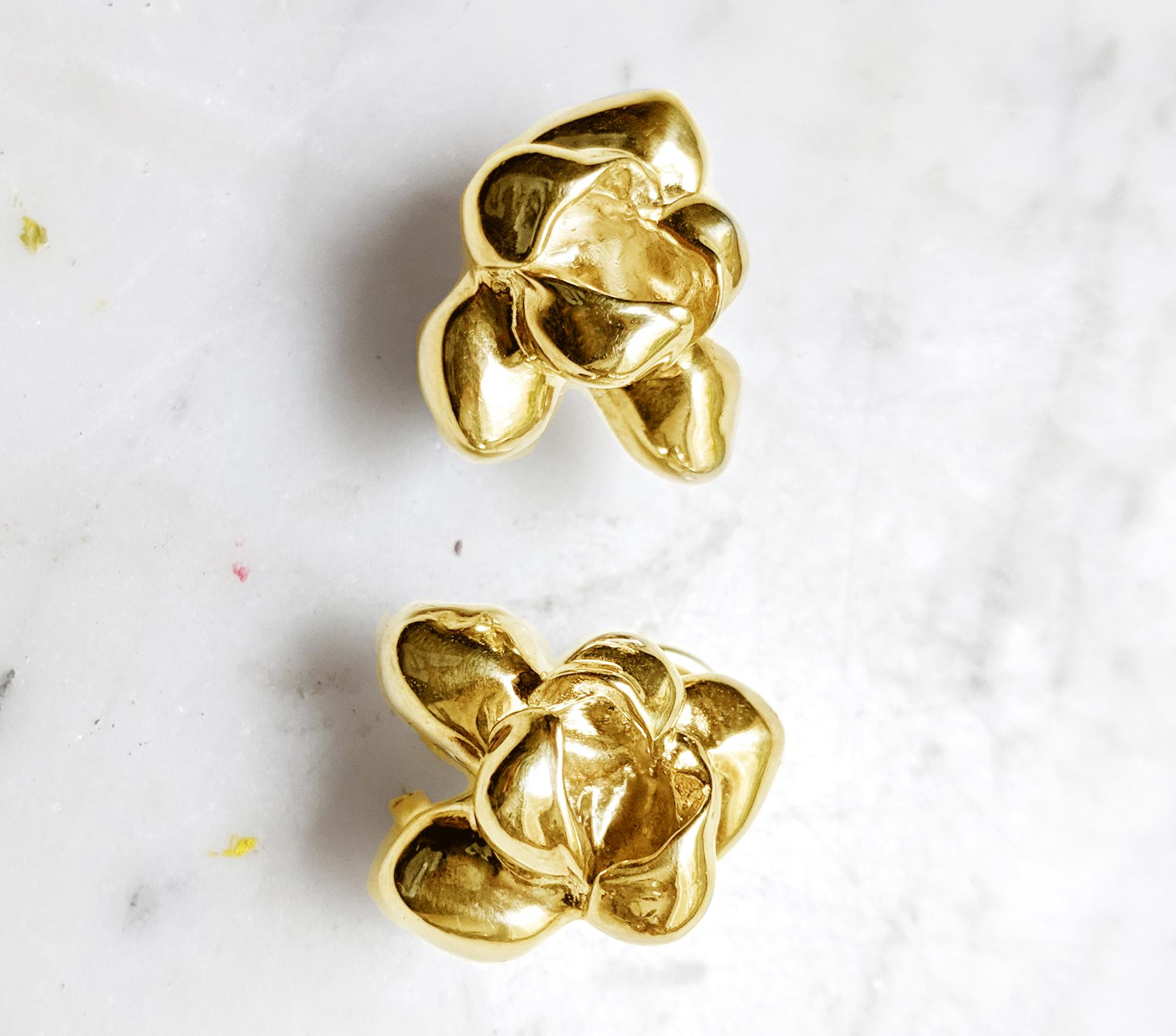 contemporary gold stud earrings