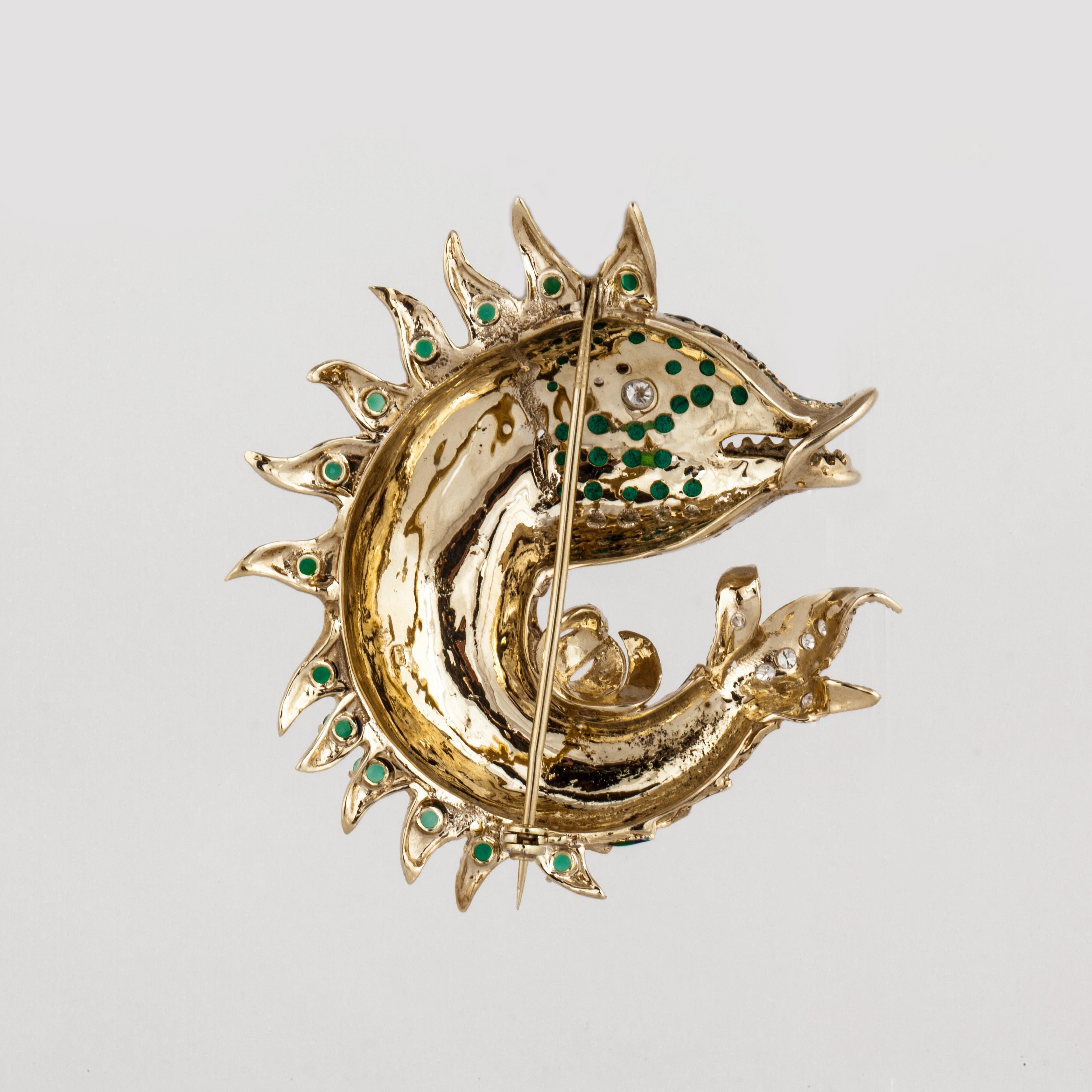 Plique-a-Jour Enamel Fish Brooch in 18K Gold In Good Condition For Sale In Houston, TX
