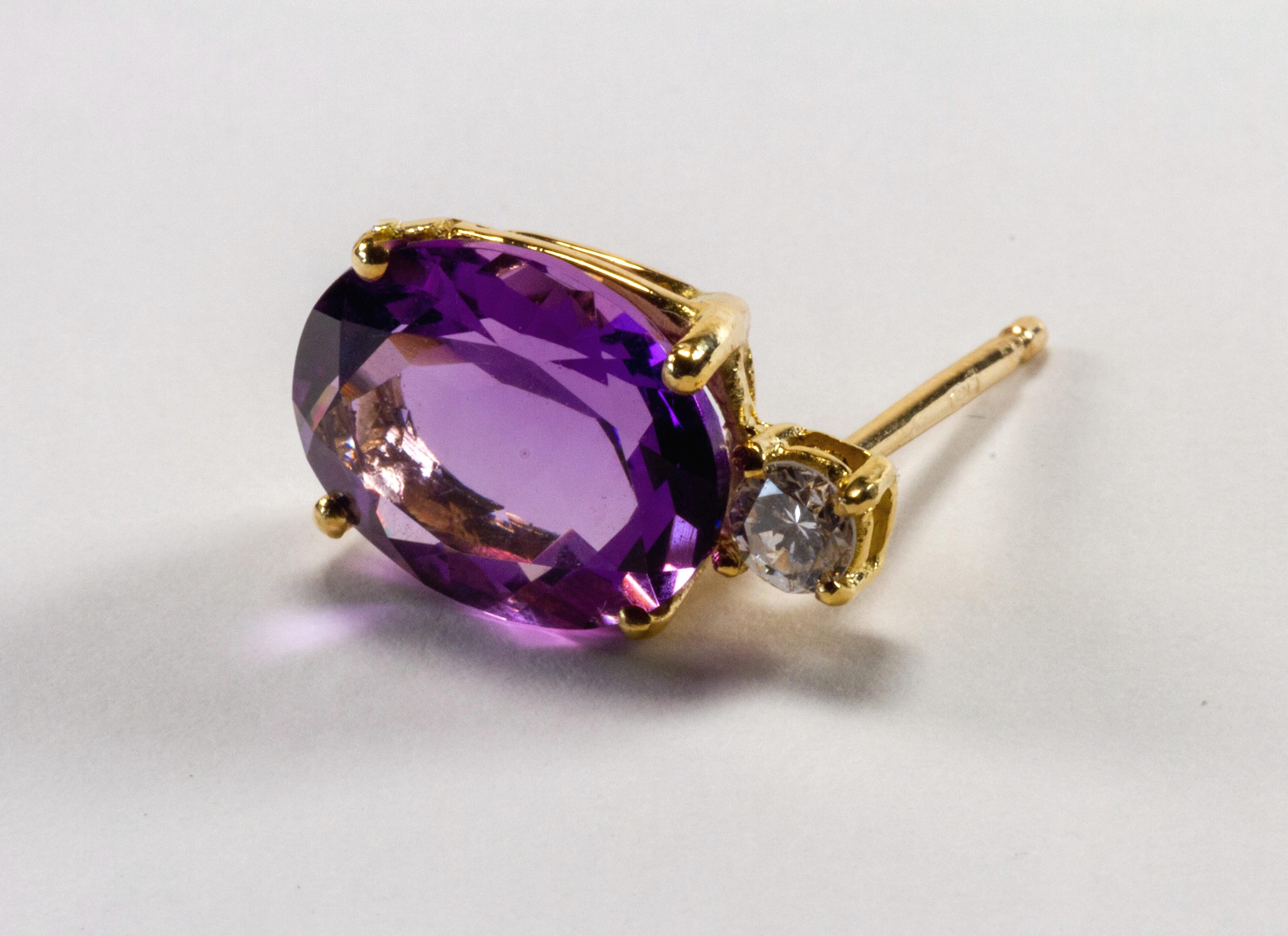 Yellow Gold 18k Purple Oval Amethyst and Diamond Earrings In New Condition For Sale In Rome, IT