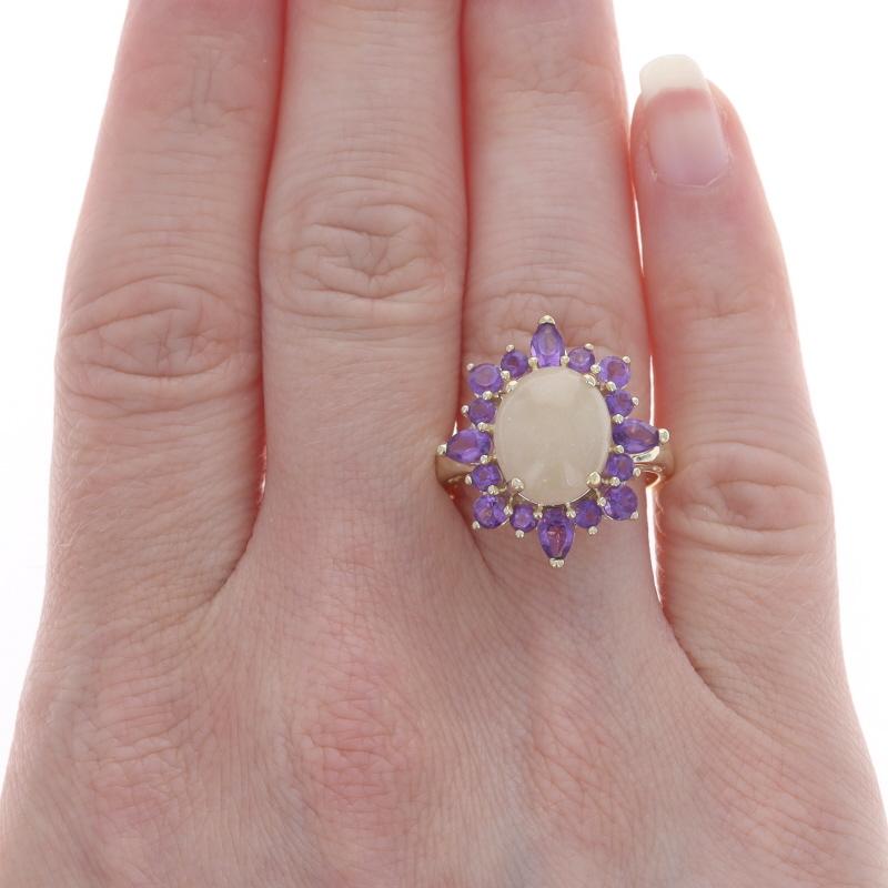 Taglio ovale Anello aureola in quarzo e ametista in oro giallo 14k con cabochon ovale 5,16ctw Fiore in vendita