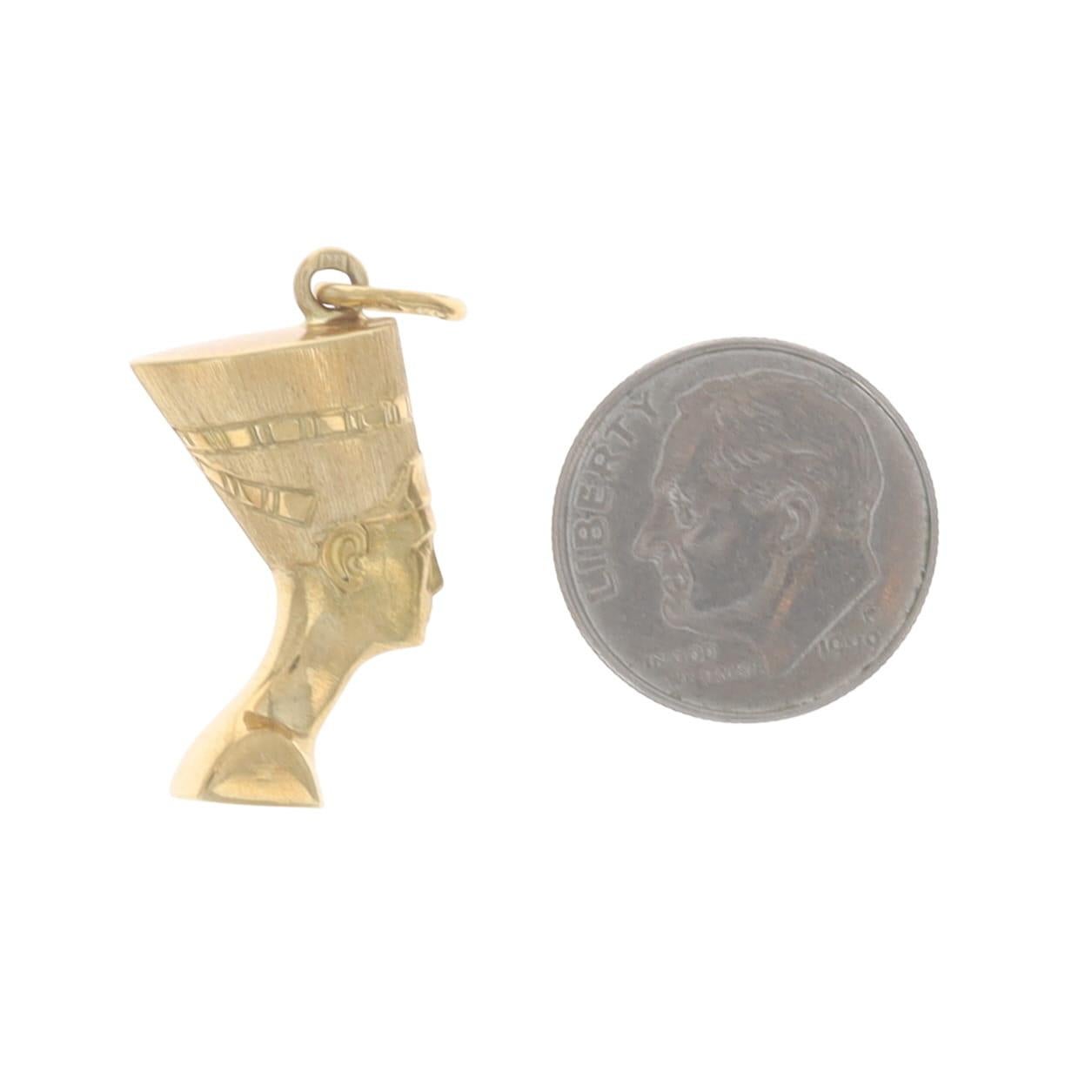 Pendentif en or jaune Reine Nefertiti - 18k Ancienne Egypte Pour femmes en vente