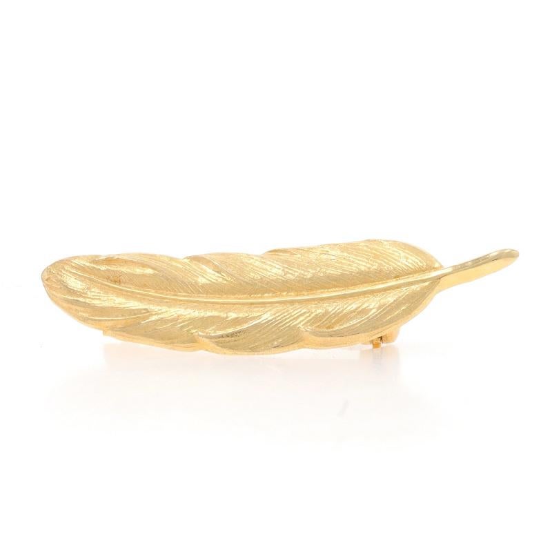 Yellow Gold Quill Feather Pen Brooch - 14k Writer Author Secretary Pin In Excellent Condition For Sale In Greensboro, NC