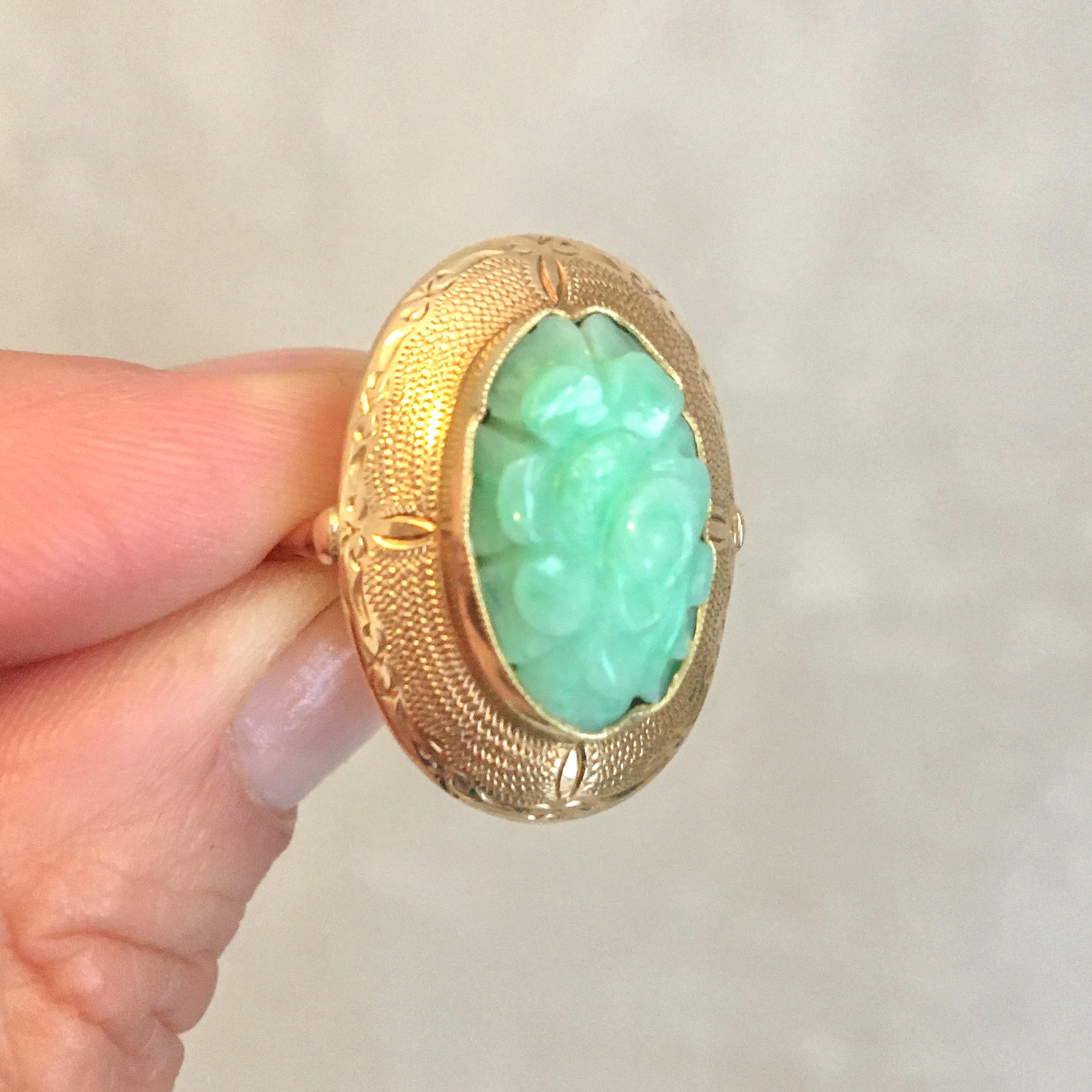 Apple Green Jade 14 Karat Gold Floral Carved Vintage Ring 1