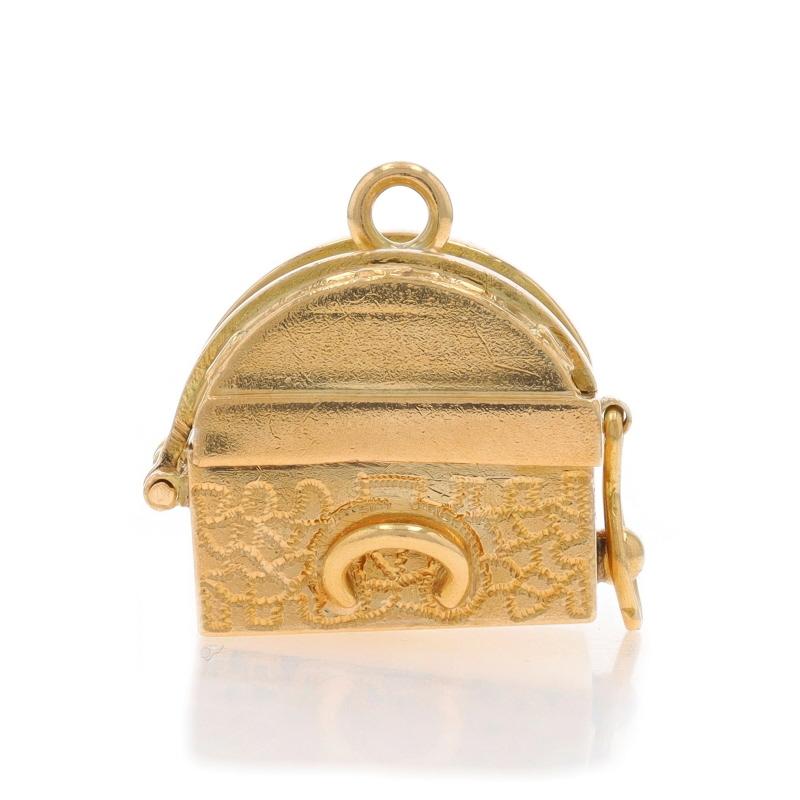 Yellow Gold Retro Hope Chest Charm - 14k Opens In condizioni ottime in vendita a Greensboro, NC