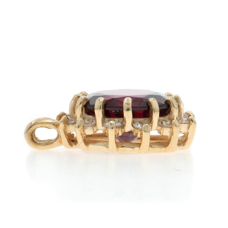 Taille ronde Pendentif en or jaune Rhodolite Grenat Diamant Halo 14k Round 7.10 en vente