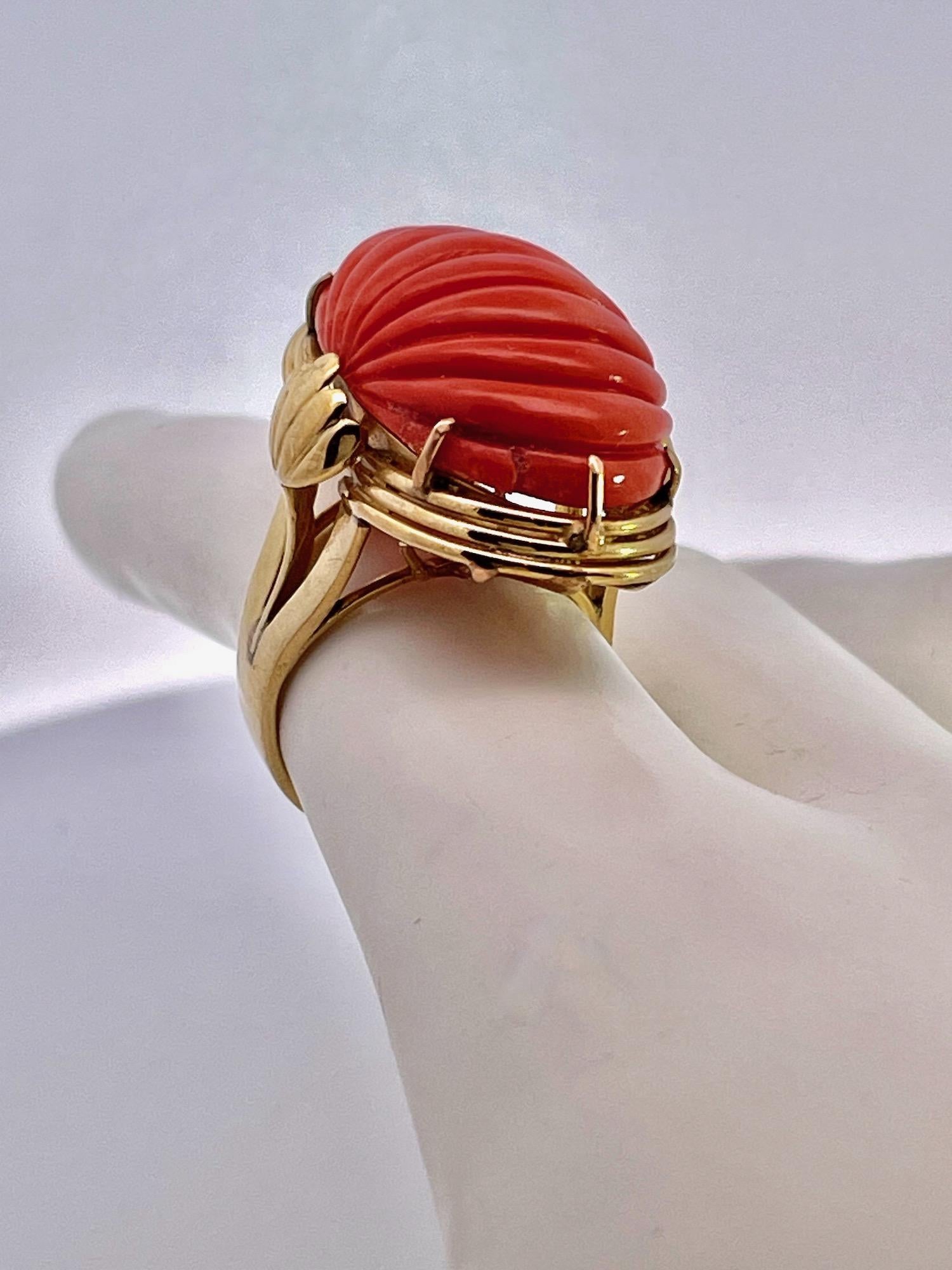Modernist Yellow Gold Ribbed Coral Ring 1970's 14K For Sale