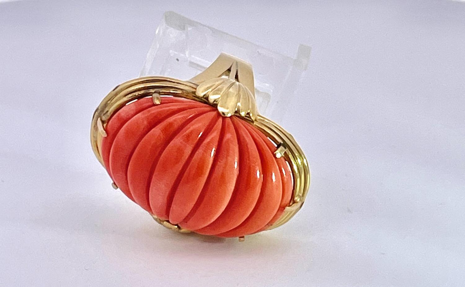 Crisscut Yellow Gold Ribbed Coral Ring 1970's 14K For Sale