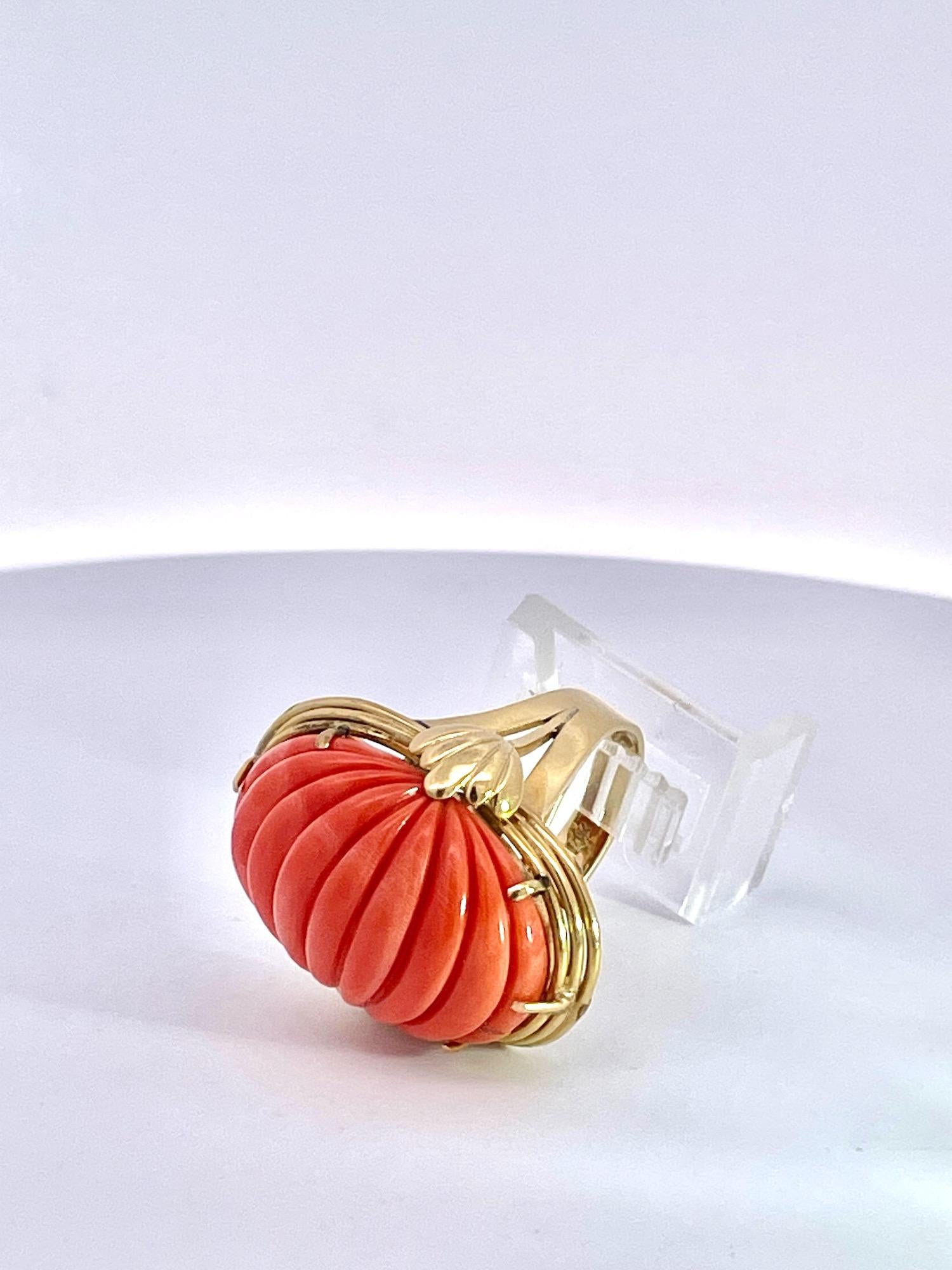 Yellow Gold Ribbed Coral Ring 1970's 14K In Good Condition For Sale In North Hollywood, CA