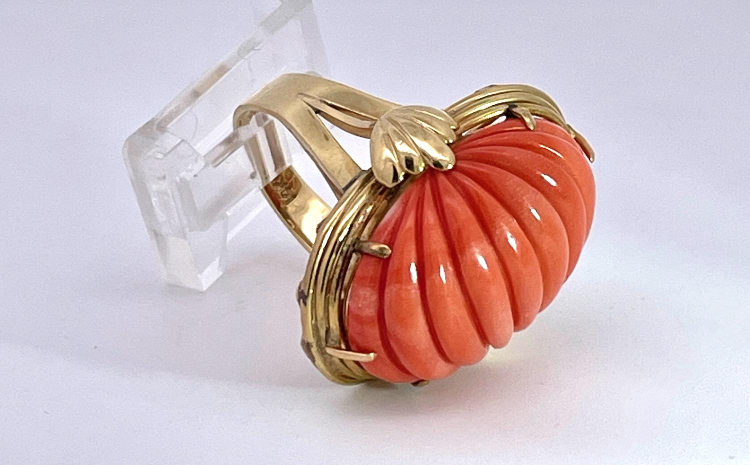 Yellow Gold Ribbed Coral Ring 1970's 14K For Sale 1