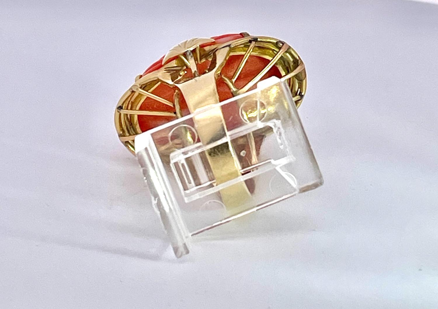 Yellow Gold Ribbed Coral Ring 1970's 14K For Sale 2