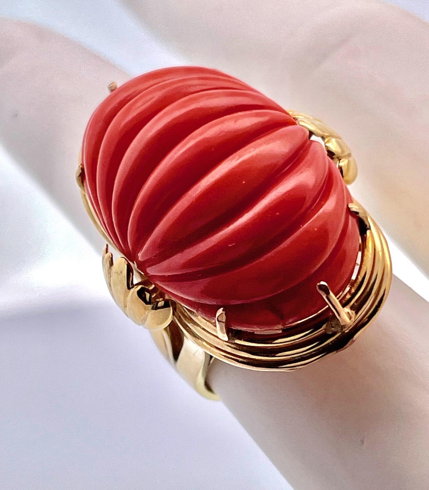 Yellow Gold Ribbed Coral Ring 1970's 14K For Sale 3