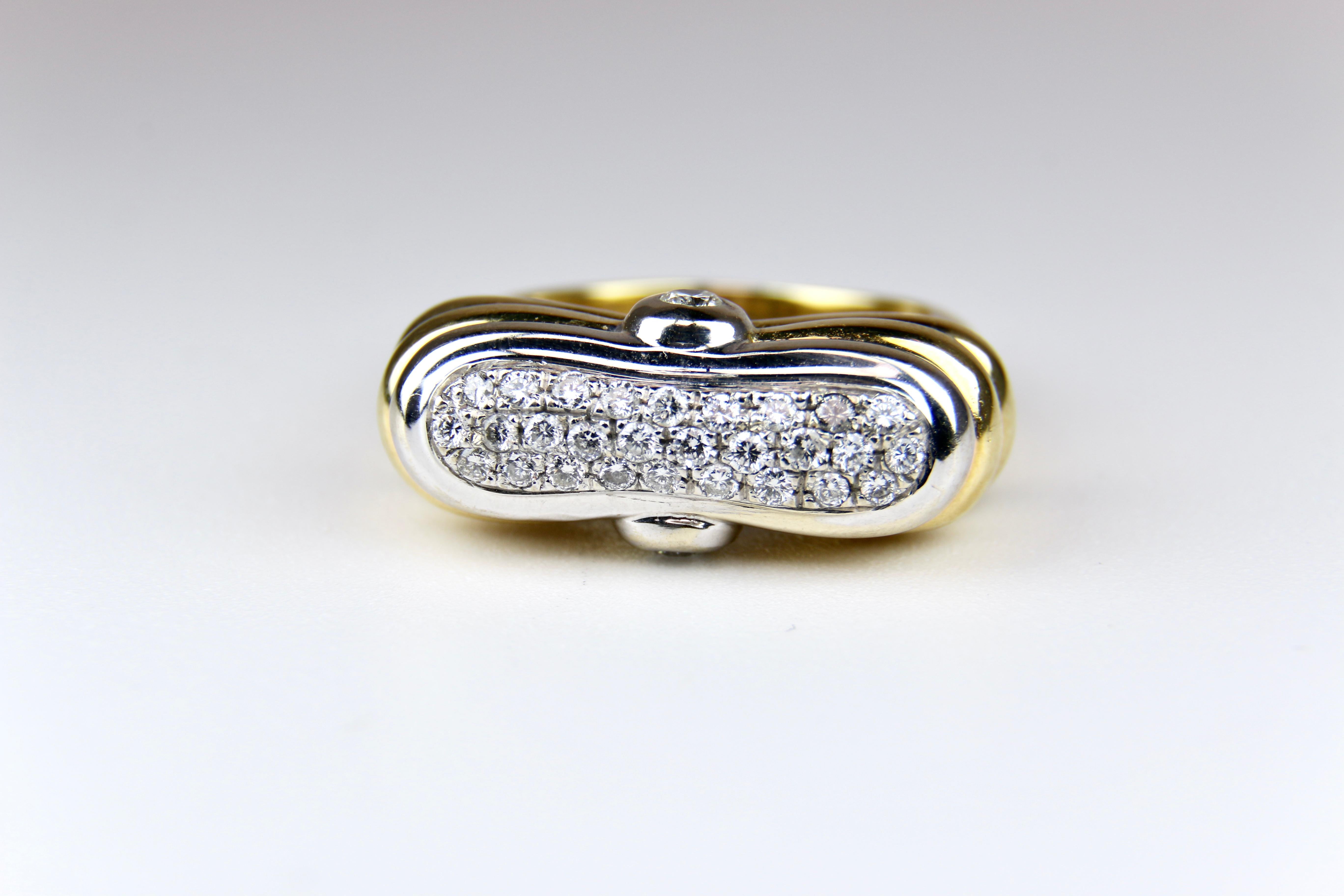 18K Yellow Gold Ribbed Diamond Ring Size 8.25 with Diamond Accent on each side set in yellow gold.  
