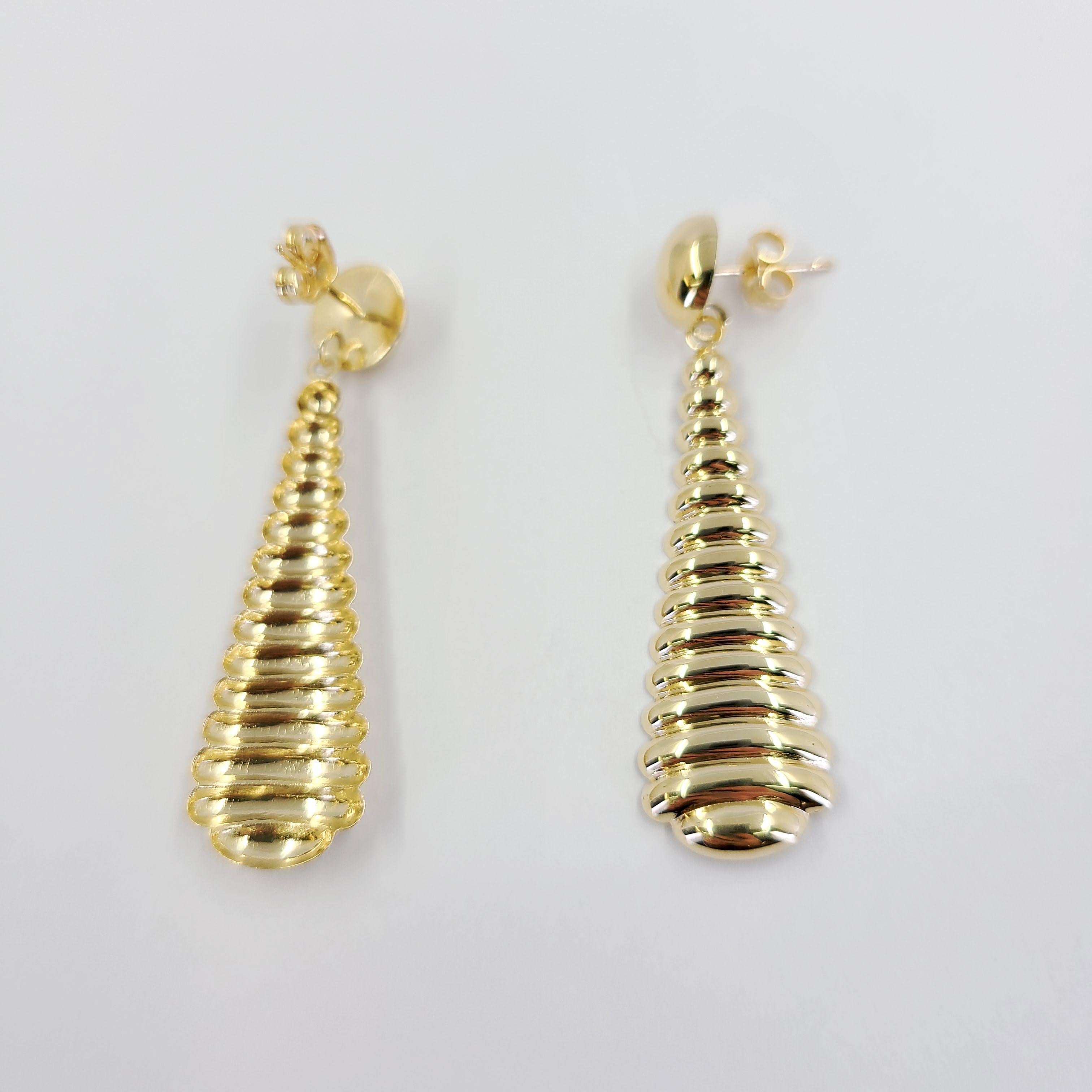 Yellow Gold Ribbed Drop Earrings In Good Condition In Coral Gables, FL