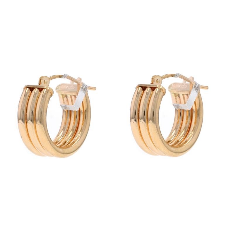 Metallgehalt: 14k Gelbgold

Stil: Huggie Hoop
Verschlusstyp: Schnappverschlüsse
Merkmale: Hohlkörperkonstruktion mit gerippten Details

Messungen

Hoch: 19/32