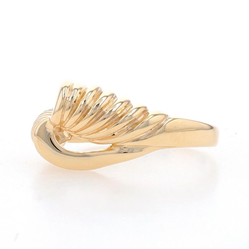 Yellow Gold Ribbed Knot Statement Ring - 14k In Excellent Condition For Sale In Greensboro, NC