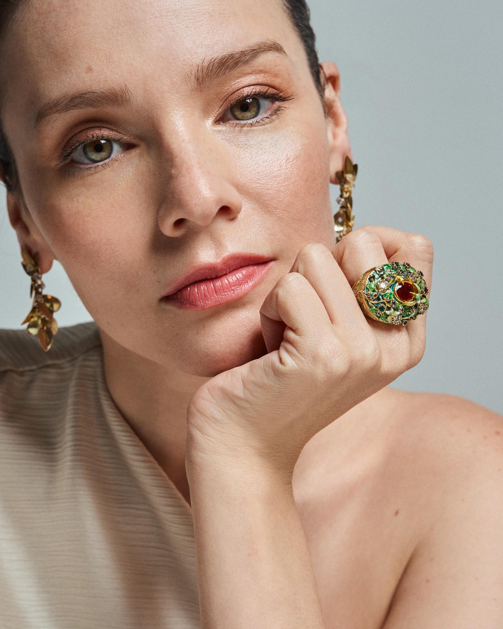 Yellow Gold Ring Enamels Central Ruby Diamonds Sapphires Emeralds Rubies Birds For Sale 3