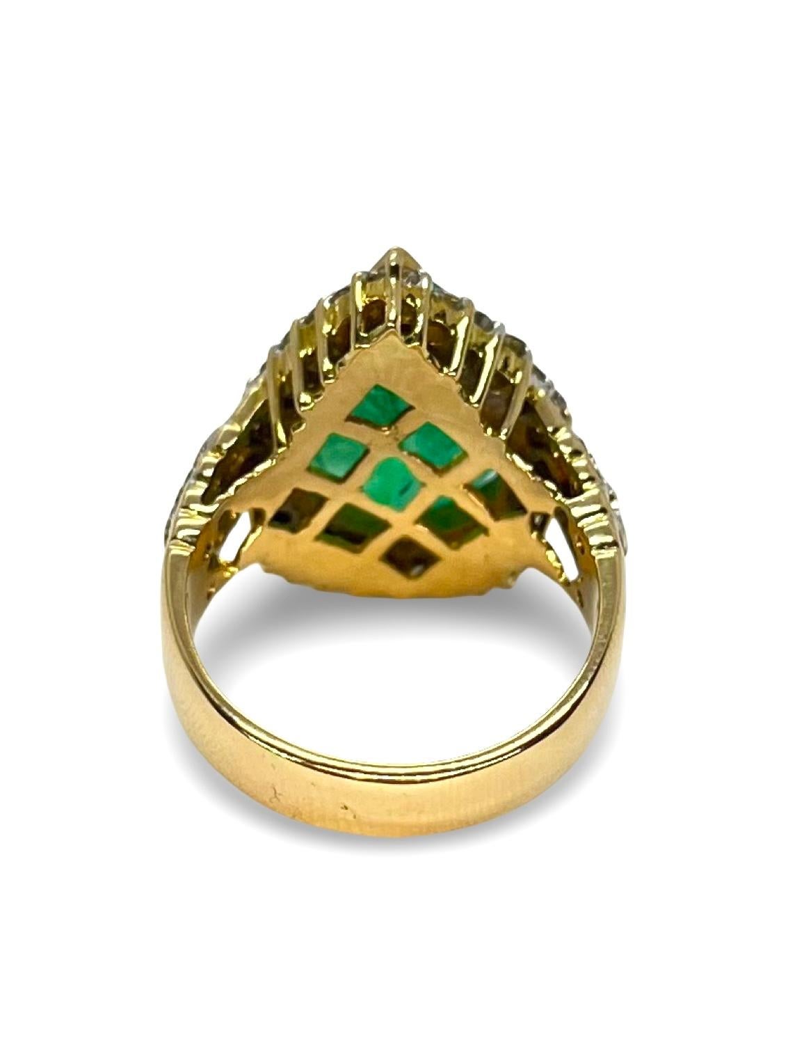 De las mujeres Anillo de Oro Amarillo con una Esmeralda Colombiana de 6,55 ct y 0,70 ct de Diamantes en venta