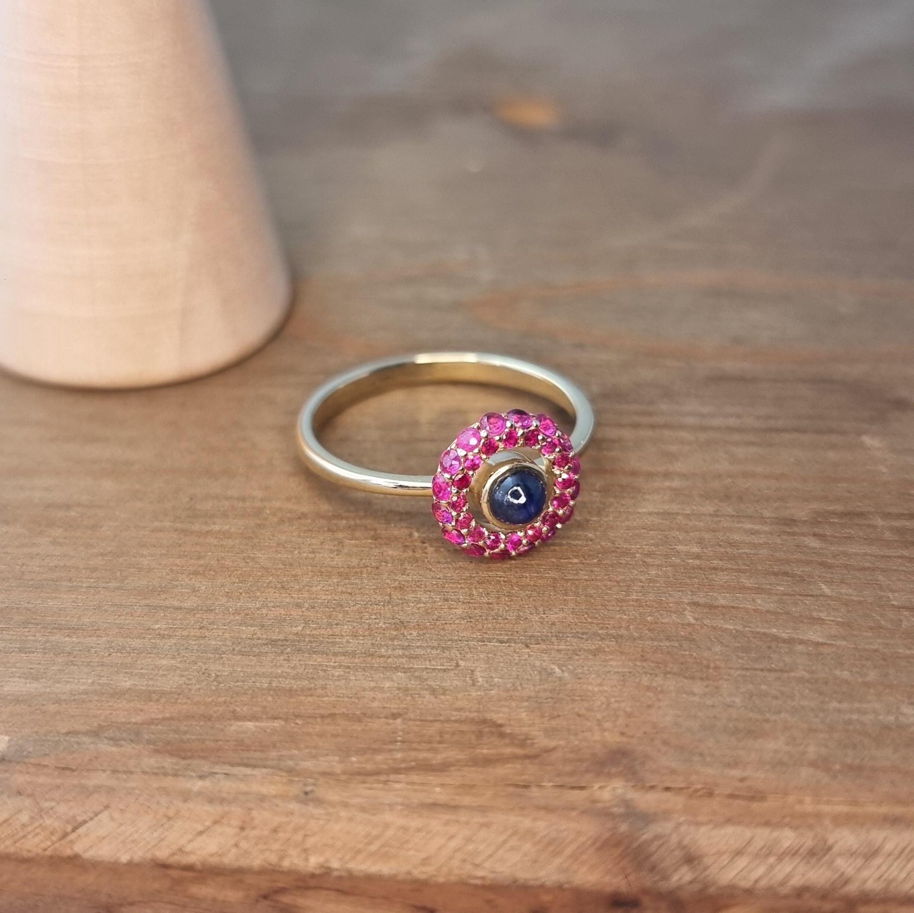 Yellow Gold Ring in 14K with Cabochon Blue Sapphire and Round Rubies For Sale 2