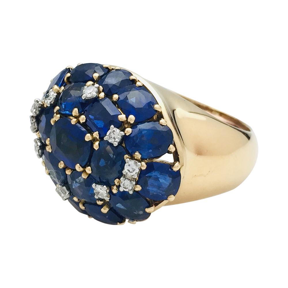 Oval Cut Yellow Gold Ring, Sapphires and Diamonds For Sale