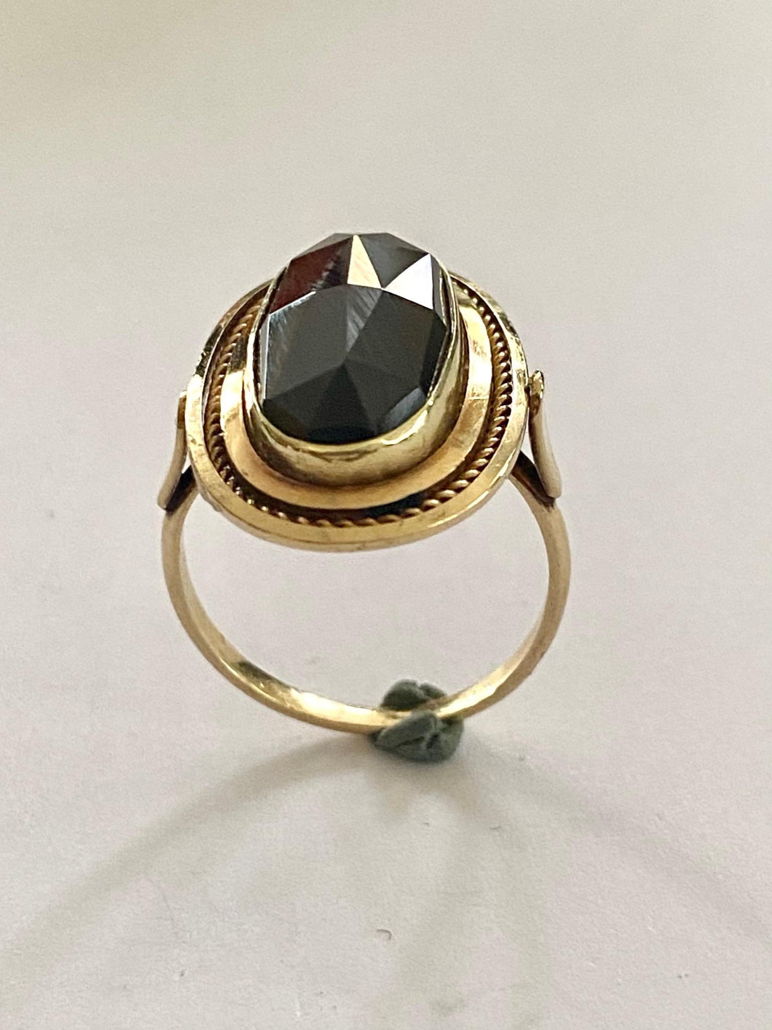 Modern Yellow Gold Ring, Set with a Natural Garnet, Holland, circa 1950