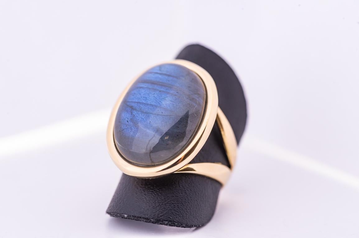 Yellow Gold Ring Surmounted By a Pink Labradonite Shape Cabochon .
There are 5 grams of 18k Yellow gold.
Diameter of Ring 53 mm 
US Size 6,5  