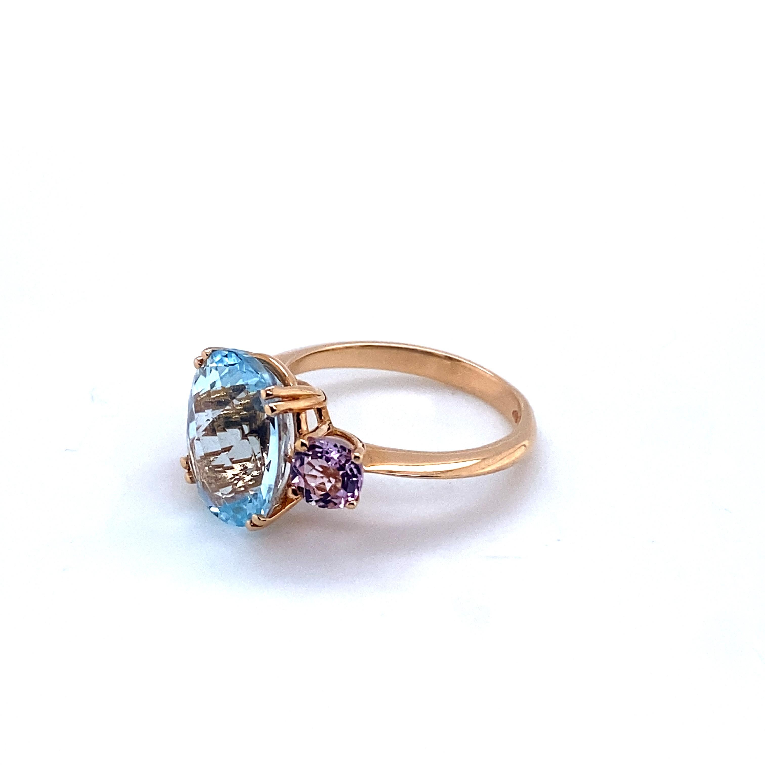 Yellow Gold Ring Surmounted by an Oval Topaz Accompanied by two Kunzites
French Collection by Mesure et Art du Temps.

The Oval Topaz is 1.3cm in length and 1cm in width.
The Kunzite is 0.5cm in length and 0.5cm in width.
The weight of the gold is