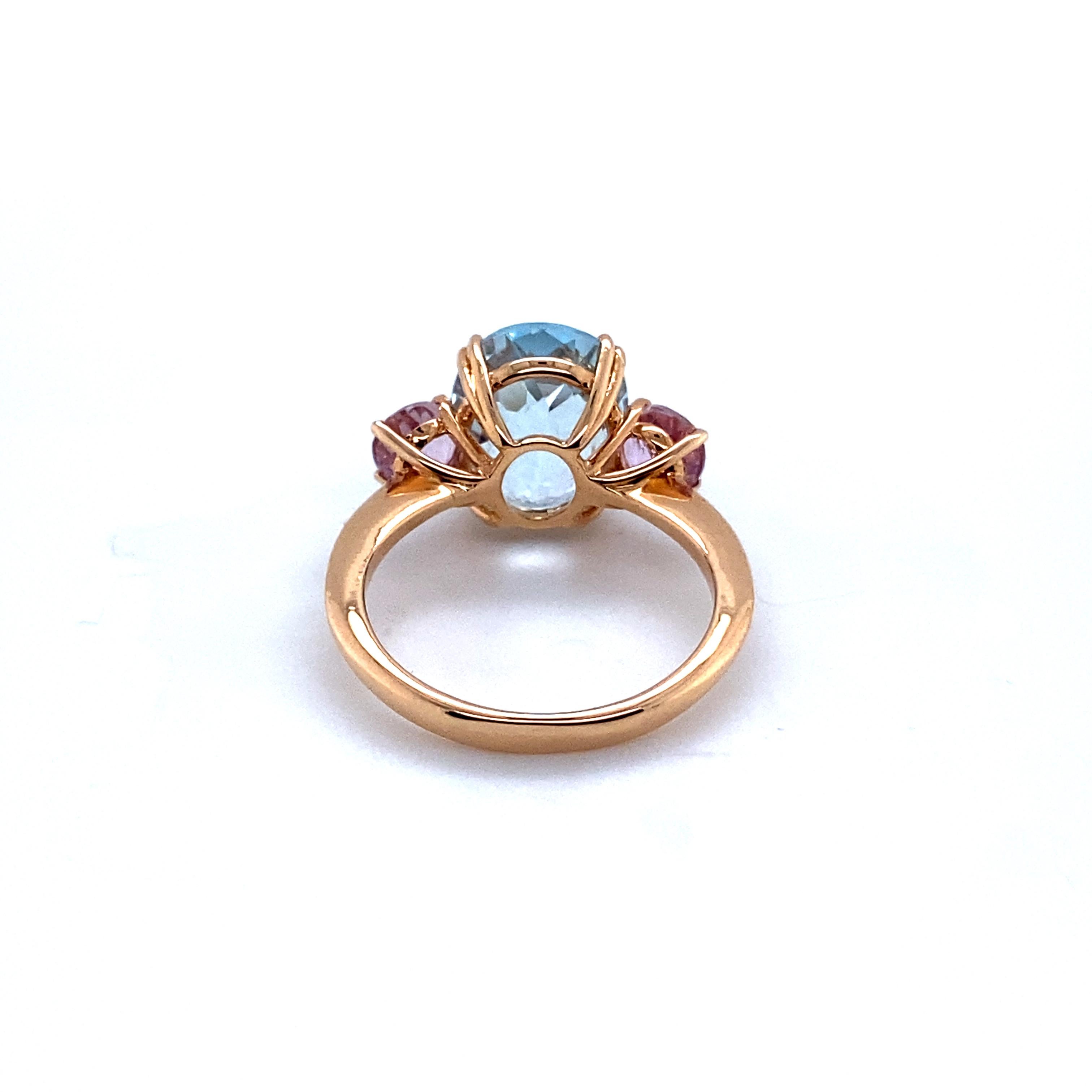 Yellow Gold Ring Surmounted by an Oval Topaz Accompanied by Two Kunzites In New Condition For Sale In Vannes, FR