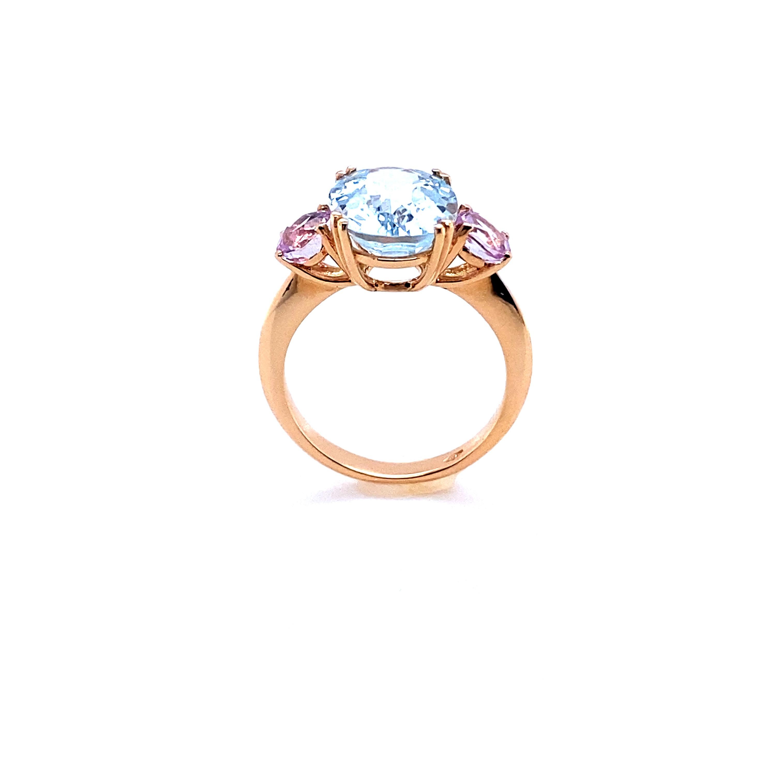 Yellow Gold Ring Surmounted by an Oval Topaz Accompanied by Two Kunzites For Sale 1