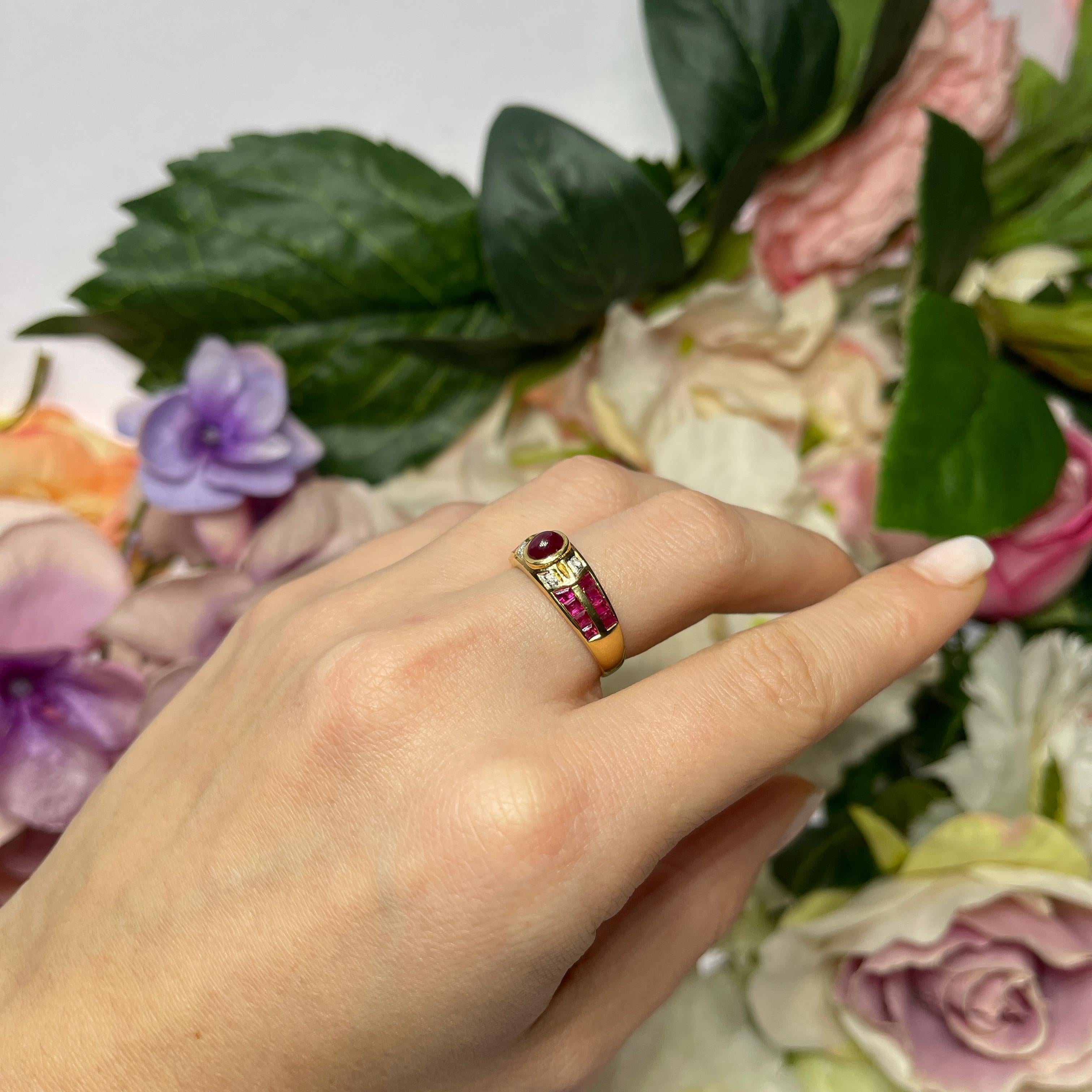 Yellow Gold Ring with Cabochon Ruby and Carré Cut Rubies For Sale 5