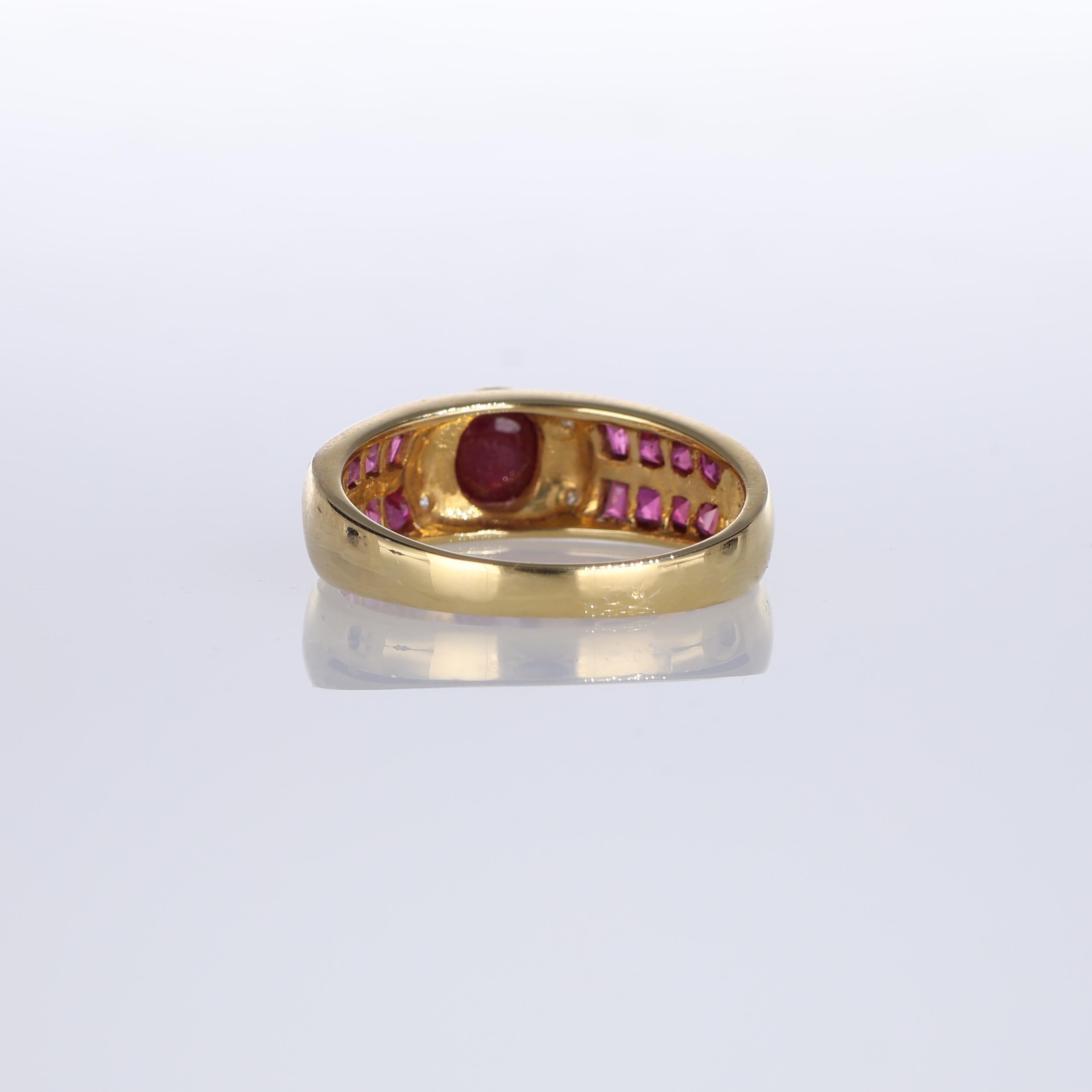 Women's or Men's Yellow Gold Ring with Cabochon Ruby and Carré Cut Rubies For Sale