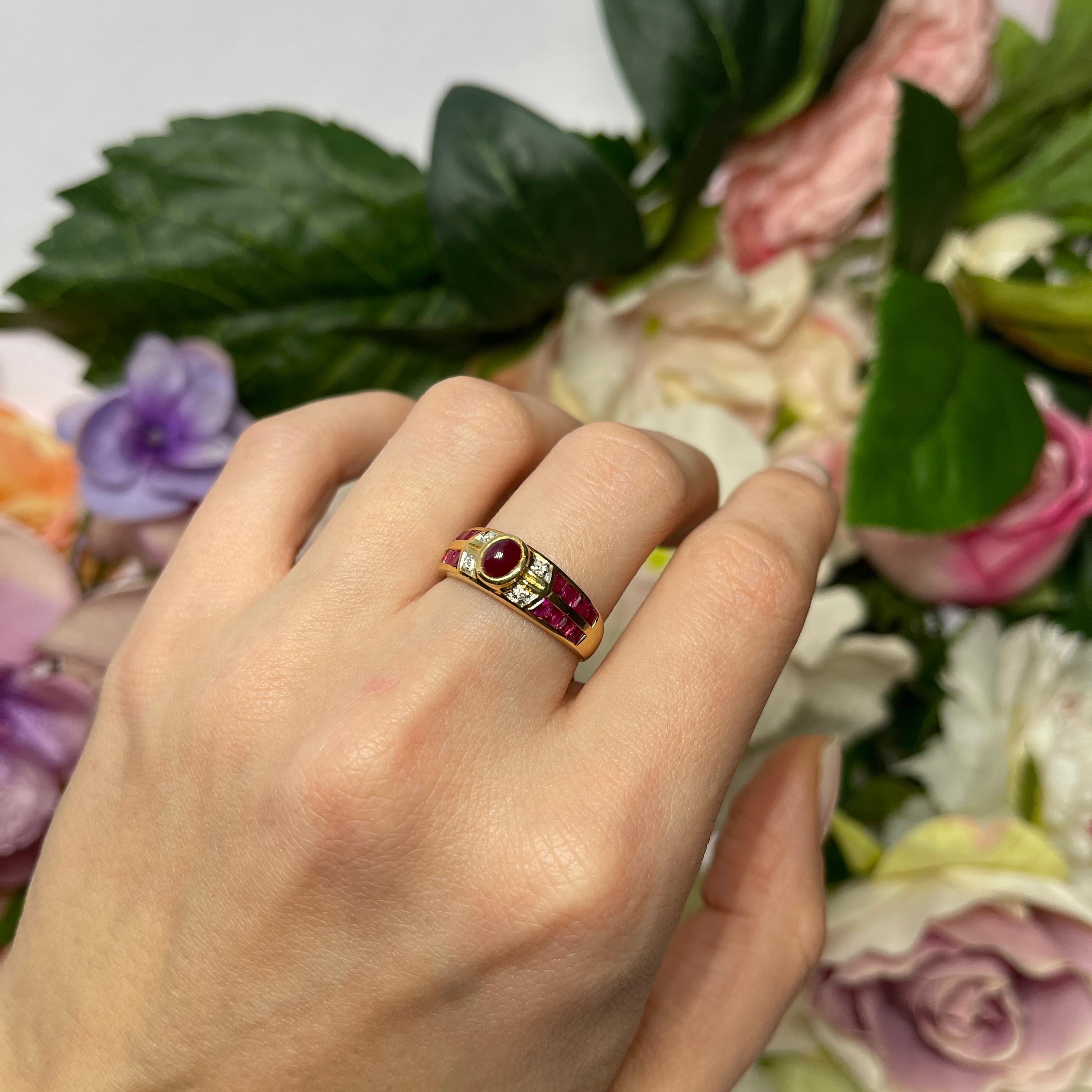 Yellow Gold Ring with Cabochon Ruby and Carré Cut Rubies For Sale 3